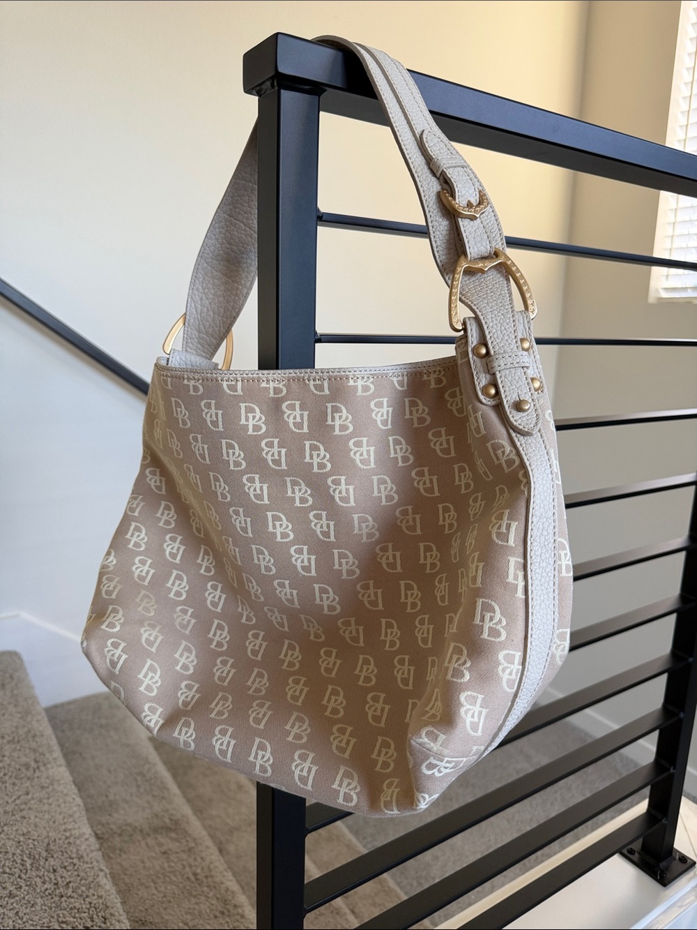 Y2K Dooney & Bourke Signature Hobo Shoulder Bag in Beige & Ivory